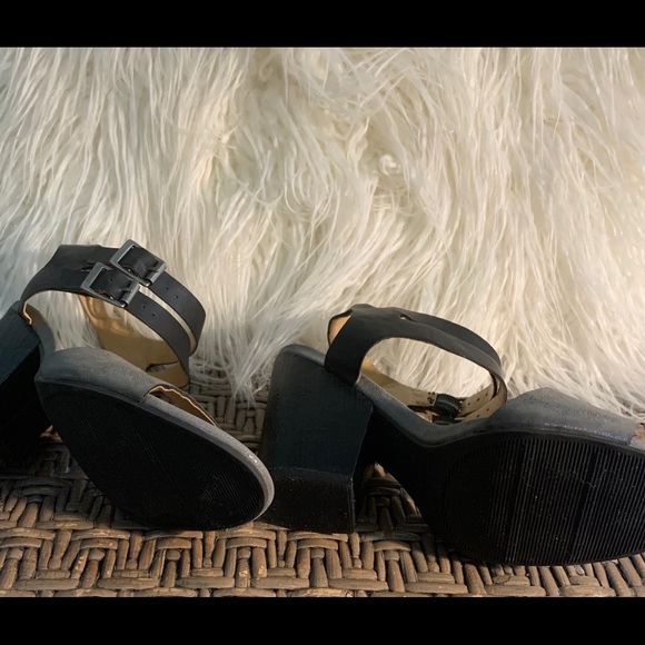 Shoes - Picture 5 of 6